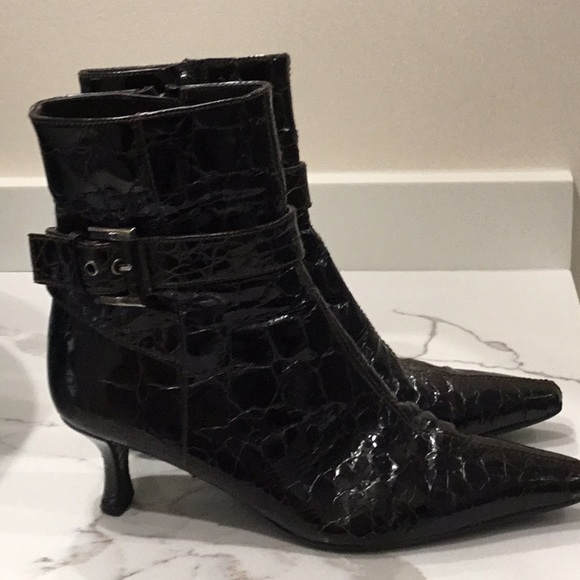 Stuart Weitzman Patent Crocodile boots! Size 6 - Picture 3 of 7